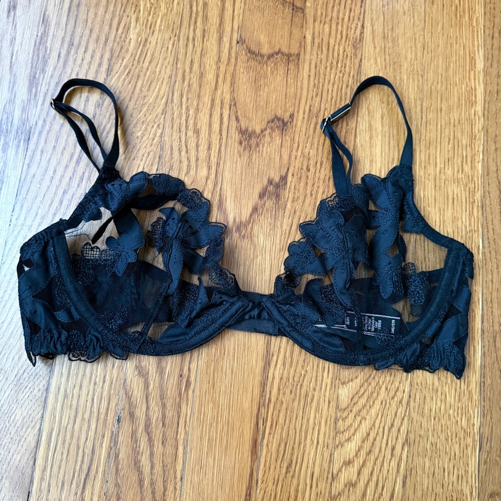 Victorias Secret sexy black unlined lace plunge bra 34C New